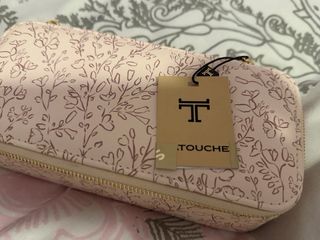 Joyero de viaje blanco y rosa con detalles dorados