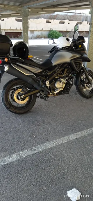 Moto Suzuki V-Strom 650 XT