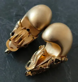 Pendientes Clip oversize Isabel Cánovas dorados