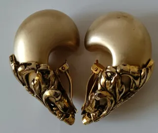 Pendientes Clip oversize Isabel Cánovas dorados