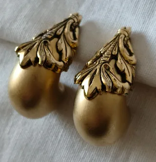 Pendientes Clip oversize Isabel Cánovas dorados