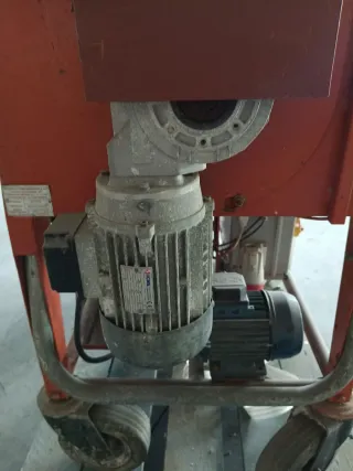 Máquina de mortero y yeso Mustang