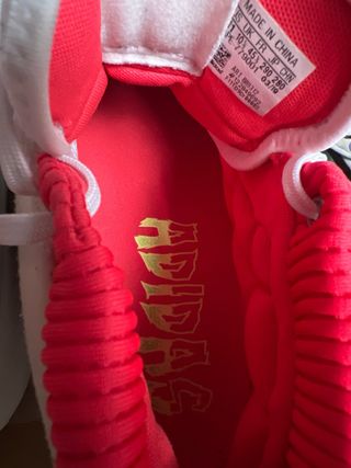 Zapatillas Adidas Blancas y Rojas