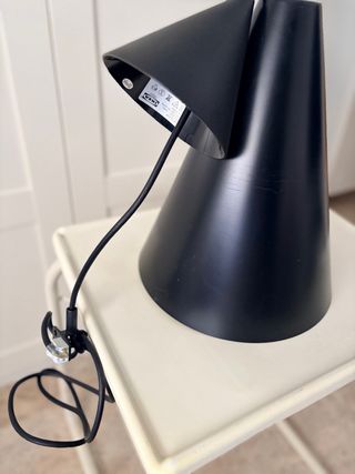 Lámpara cono negra Ikea