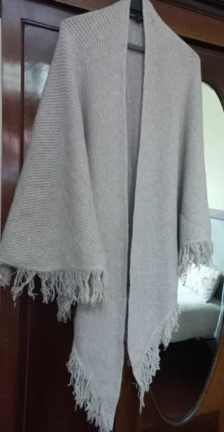 Mango Maxi chal/mantilla beige con flecos