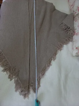 Mango Maxi chal/mantilla beige con flecos