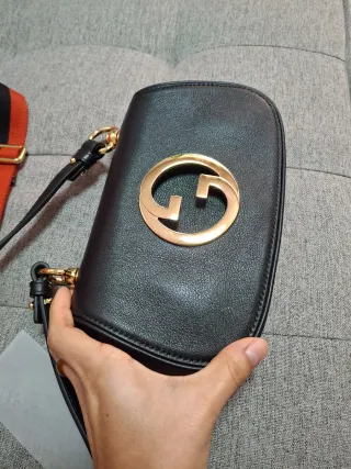 Bolso Gucci Negro con Correa Rayas Roja y Negra