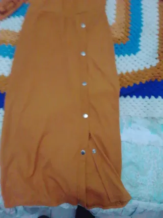 Vestido naranja cuello alto manga larga