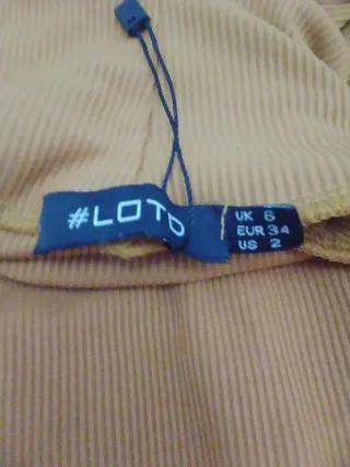 Vestido naranja cuello alto manga larga