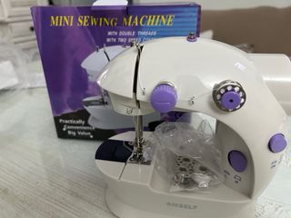 Mini Máquina de Coser Eléctrica