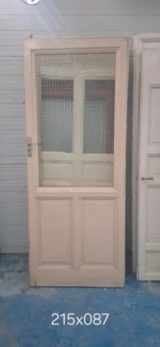 Puerta antigua madera y cristal