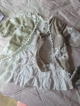 Vestido de bebé con conejitos