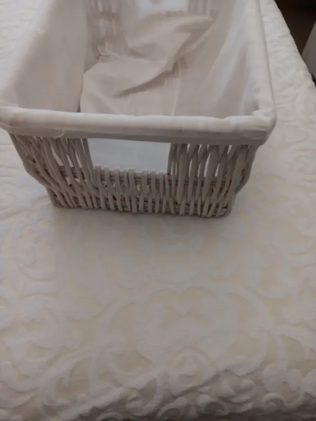 Cesta Mimbre Forrada Beige y Blanca