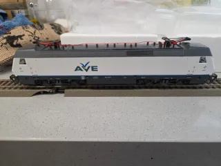 Locomotora AVE Mehano H0 252