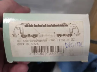 Locomotora AVE Mehano H0 252