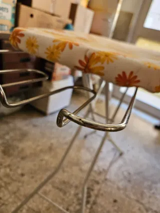 Asse da stiro con fantasia floreale