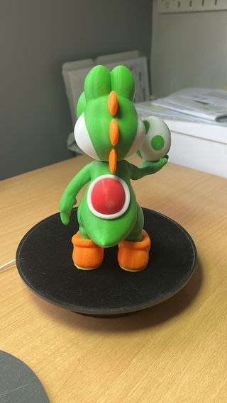 Figura Yoshi con huevo