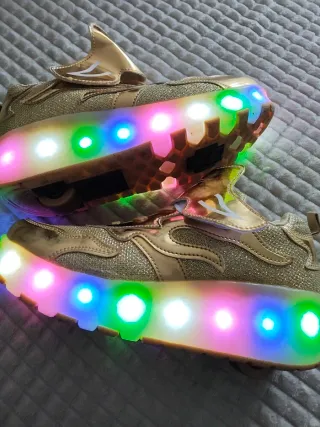Zapatillas con ruedas y luces talla 36
