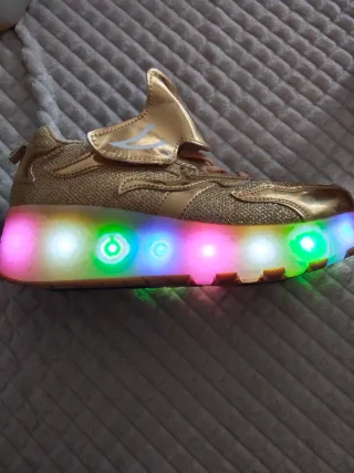 Zapatillas con ruedas y luces talla 36