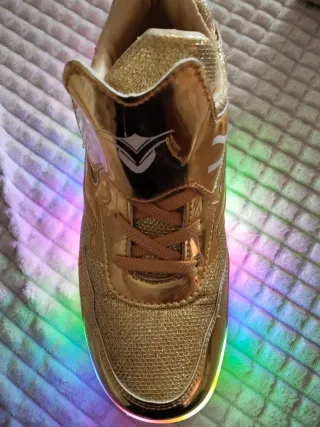Zapatillas con ruedas y luces talla 36