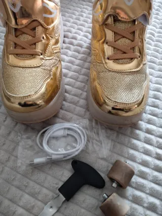 Zapatillas con ruedas y luces talla 36