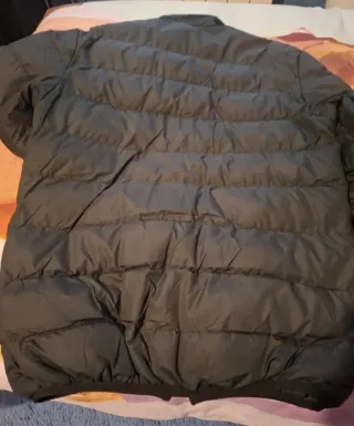 Cazadora acolchada negra