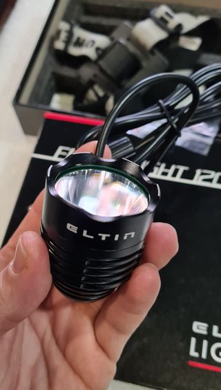 Faro frontal 1200 lumens cabeza o manillar