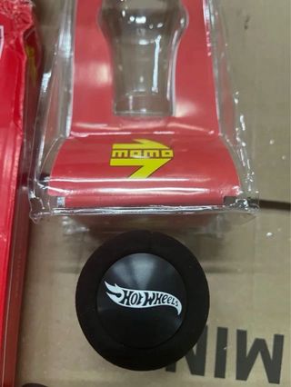 Volante Momo Hot Wheels y Pomo