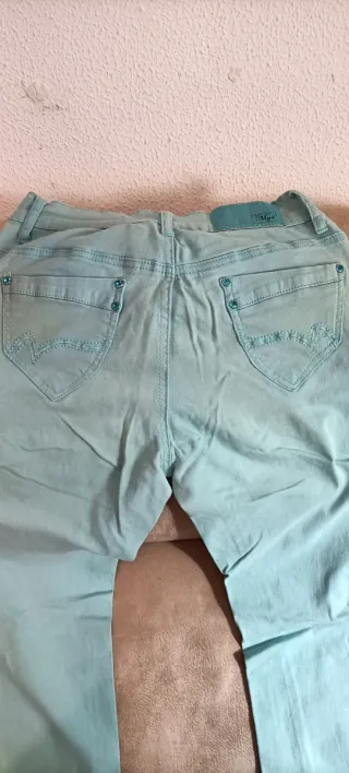 Pantalones vaqueros azul claro elásticos