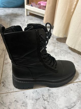 Botas militares negras con cordones