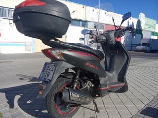 Moto honda dylan