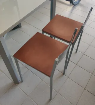 Mesa plegable y 2 sillas