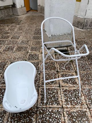 Bañera bebé blanca con soporte