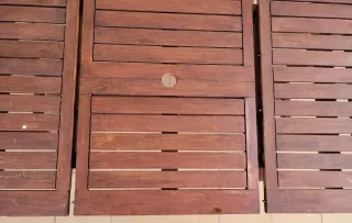 Conjunto mesa, 6 sillas más 2 sillas con brazos.