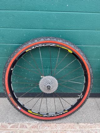 Rueda Mavic crostrail 26 con cassette y cierre