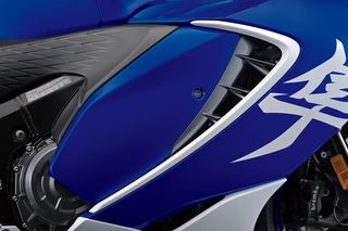 Suzuki Hayabusa Azul y Blanca