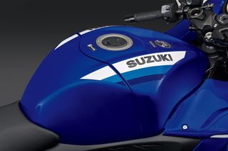 Suzuki Hayabusa Azul y Blanca