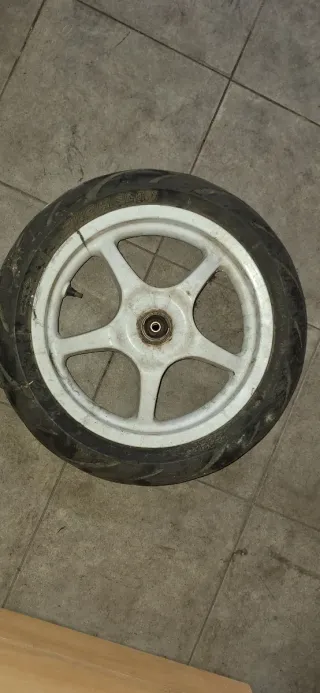 Llanta Yamaha Aerox Blanca