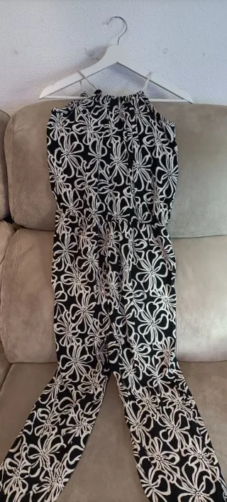 Mono estampado floral negro y blanco