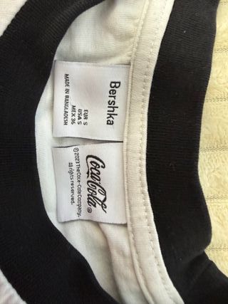 Camiseta Bershka Blanca con Logo
