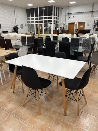 Mesa Comedor + 4 Sillas Negras