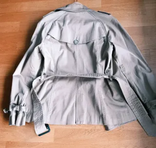 Gabardina corta Zara beige