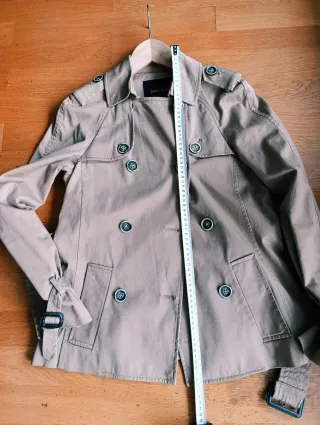 Gabardina corta Zara beige