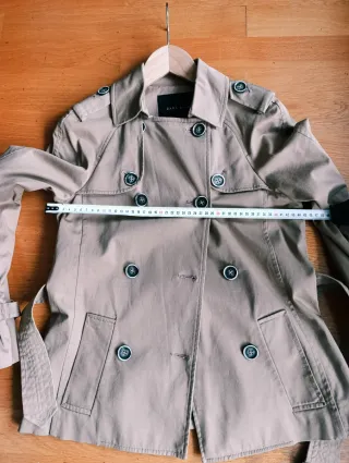 Gabardina corta Zara beige