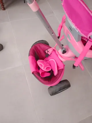 Triciclo Juguettos rosa con capota