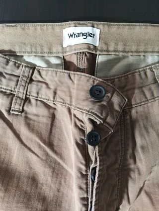 Bermuda Cargo Wrangler Talla 38-40 Marrón