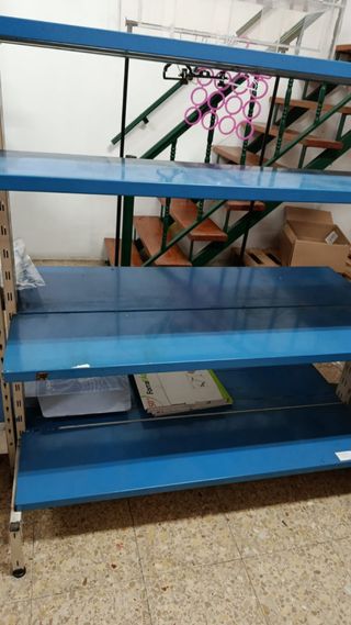 Estanterías metálicas y de madera