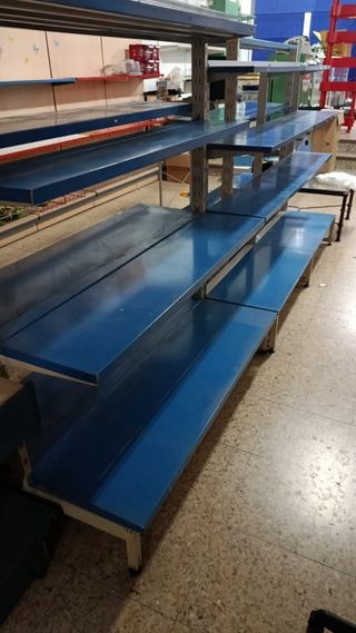 Estanterías metálicas y de madera