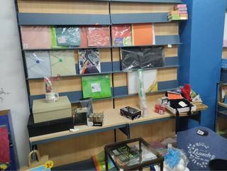 Estanterías metálicas y de madera