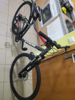 Bicicleta Btwin Gris y Roja